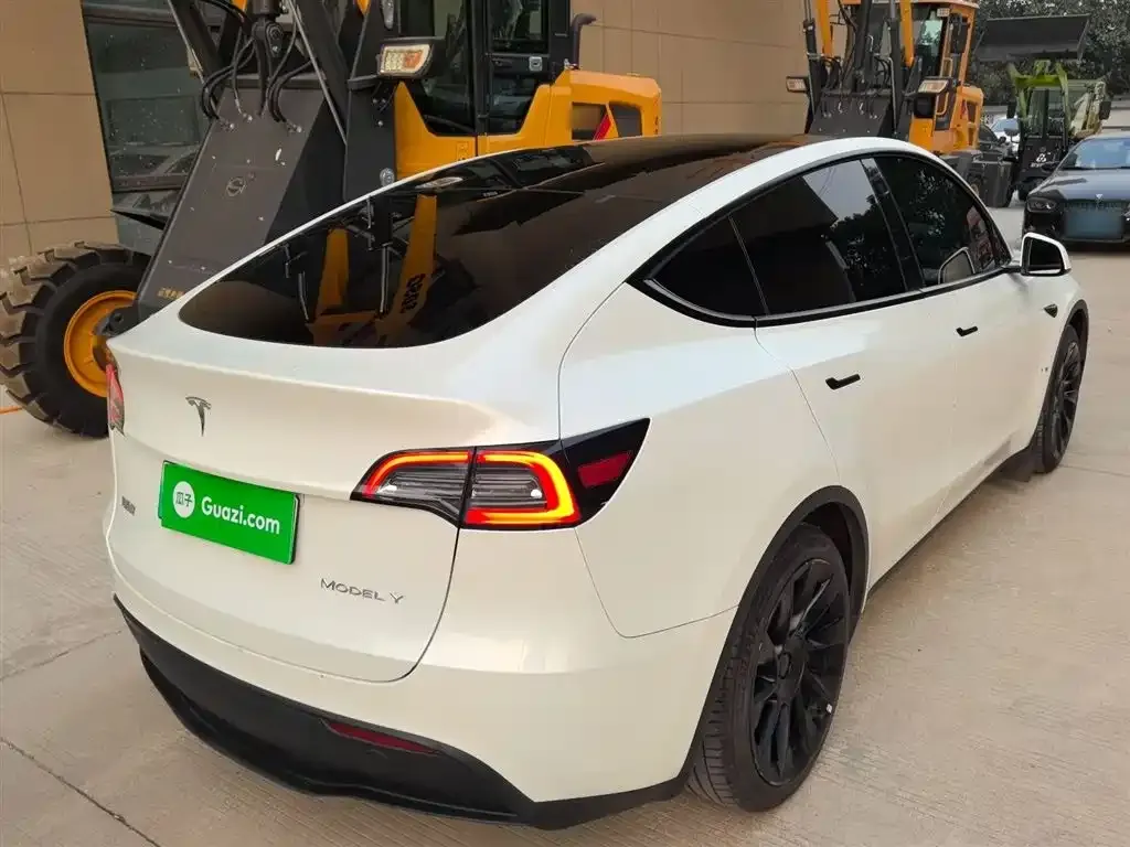 Tesla Model Y 2023 из CN, фото 10