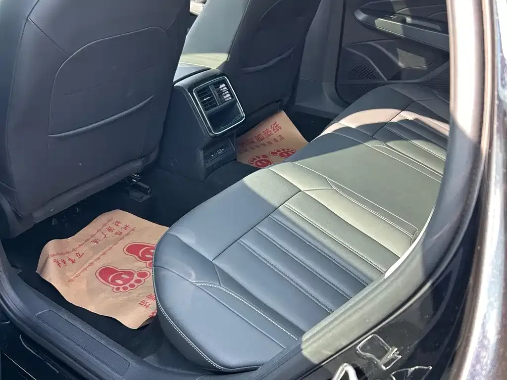 Volkswagen Passat 2023 из CN, фото 2
