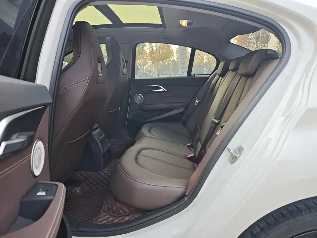 BMW 1 Series 2021 из CN, фото 10