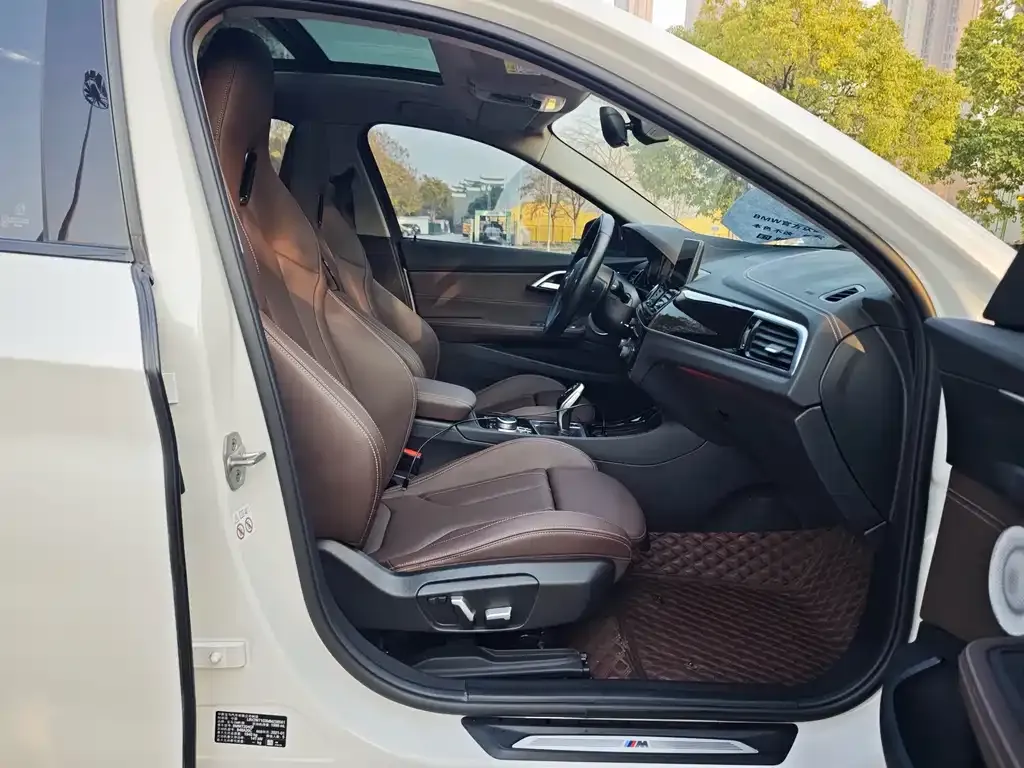 BMW 1 Series 2021 из CN, фото 8