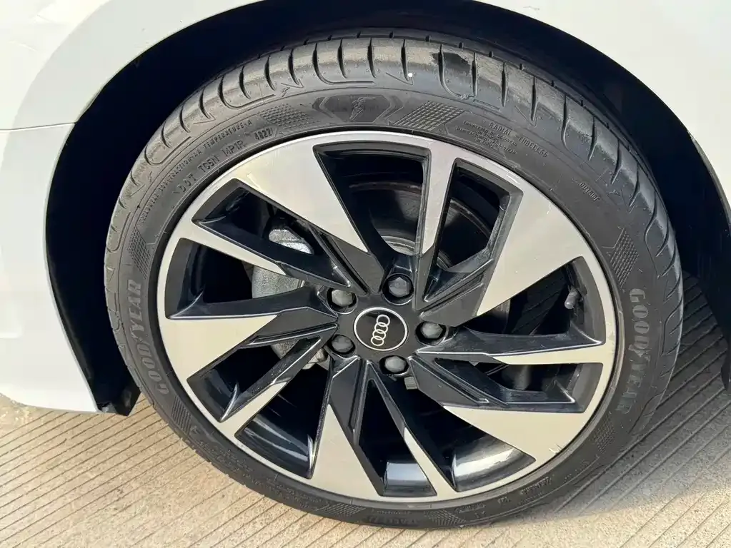 Audi A3 2023 из CN, фото 4