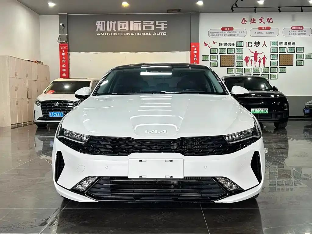Kia K5 2023 из CN, фото 1