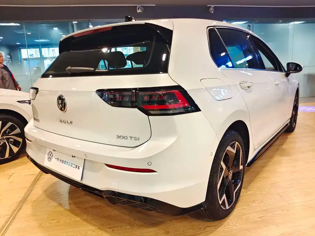 Volkswagen Golf 2024 из CN, фото 7