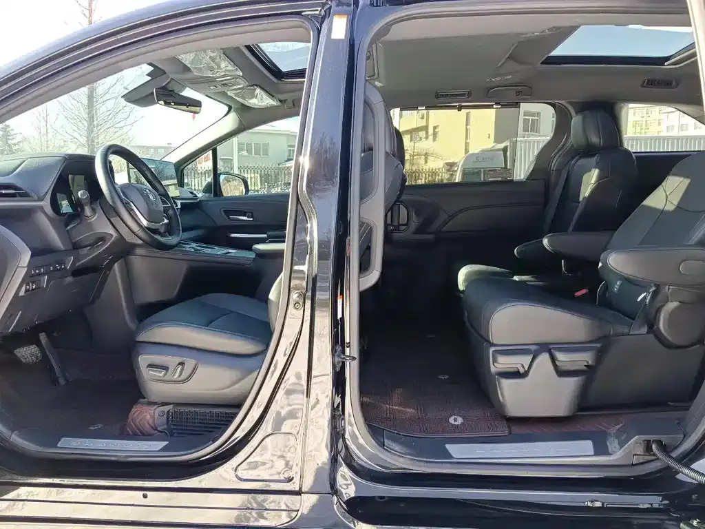 Toyota Granvia 2024 из CN, фото 6