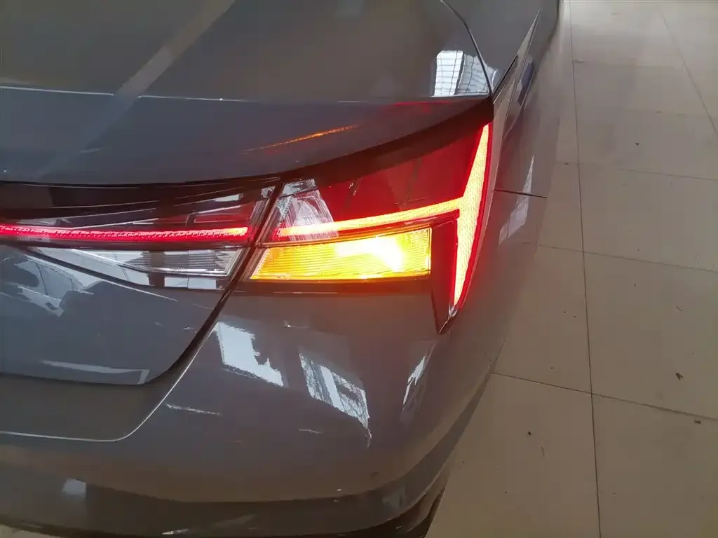 Hyundai Elantra — фото 10