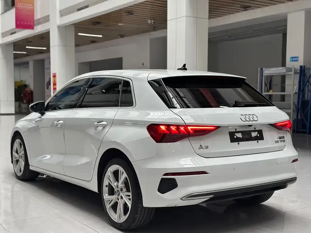 Audi A3 2023 из CN, фото 4