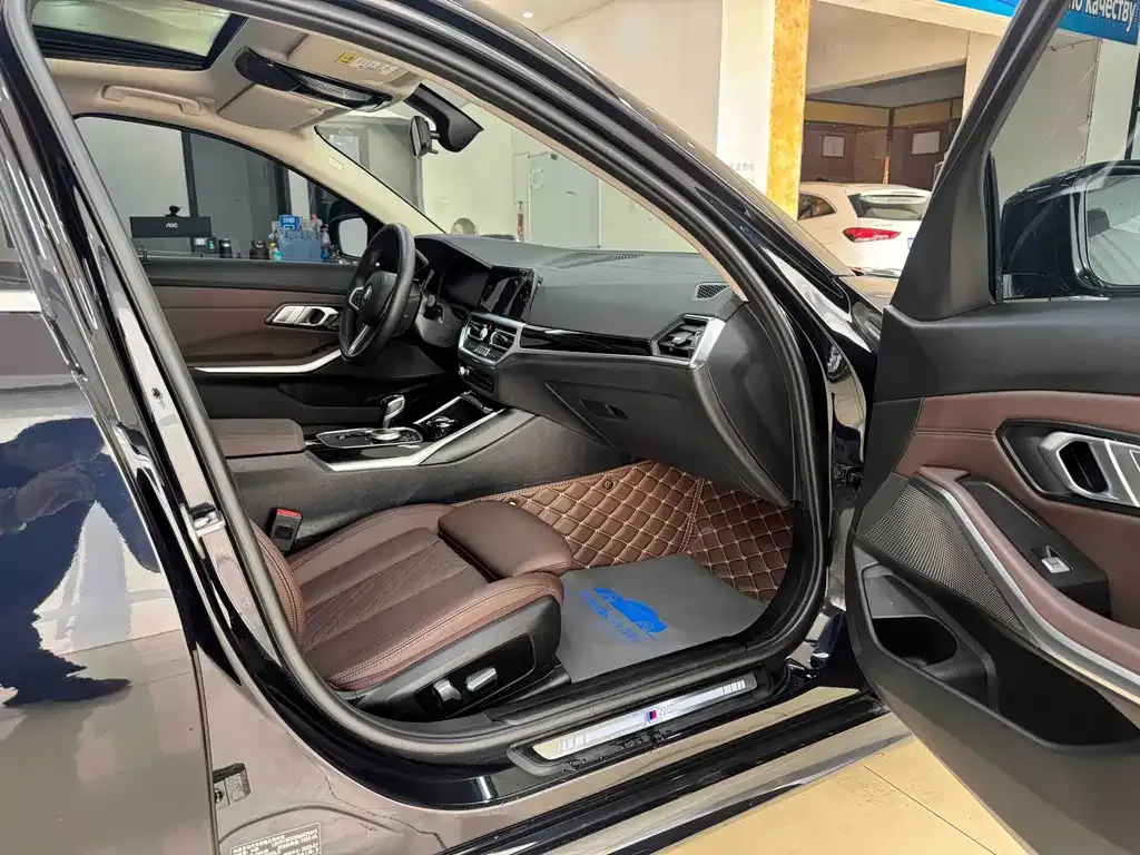 BMW 3 Series 2022 из CN, фото 10