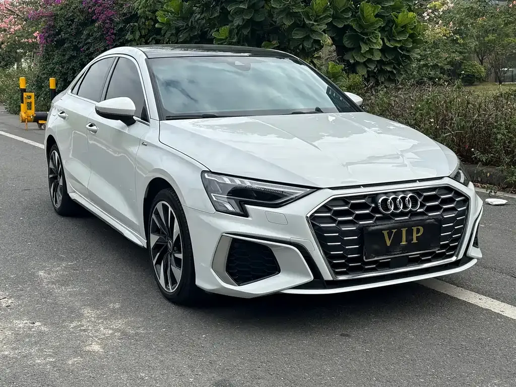 Audi A3 2023 из CN, фото 2