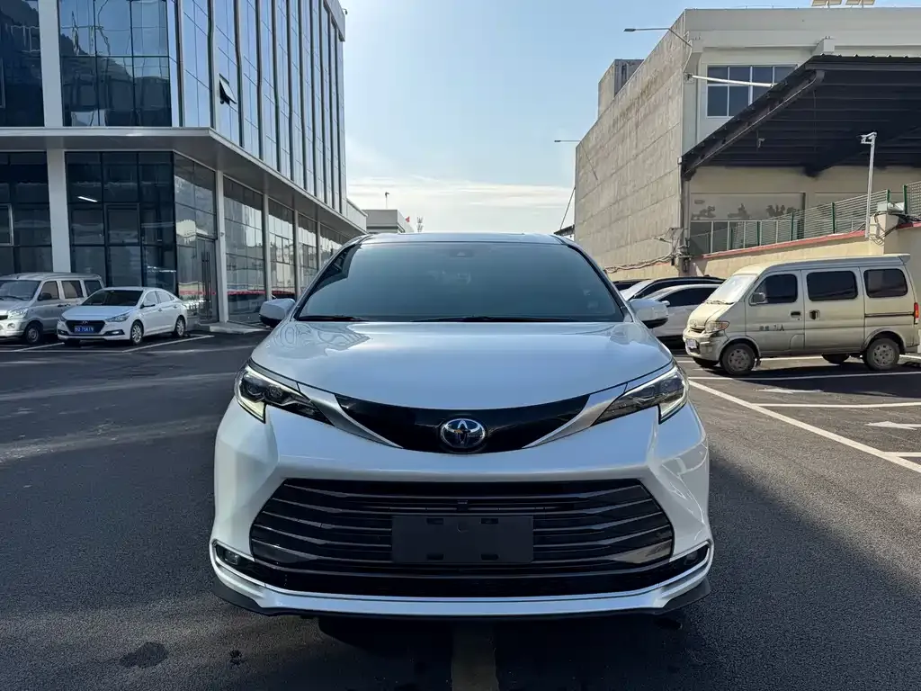 Toyota Sienna 2024 из CN, фото 1