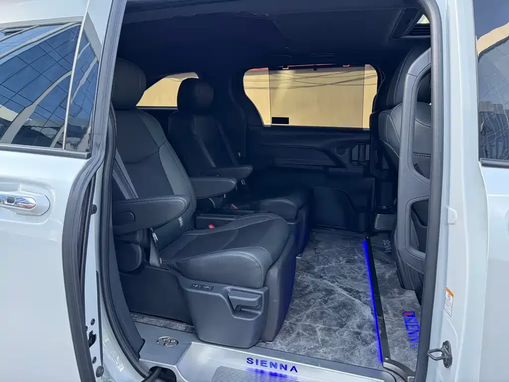 Toyota Sienna 2024 из CN, фото 8