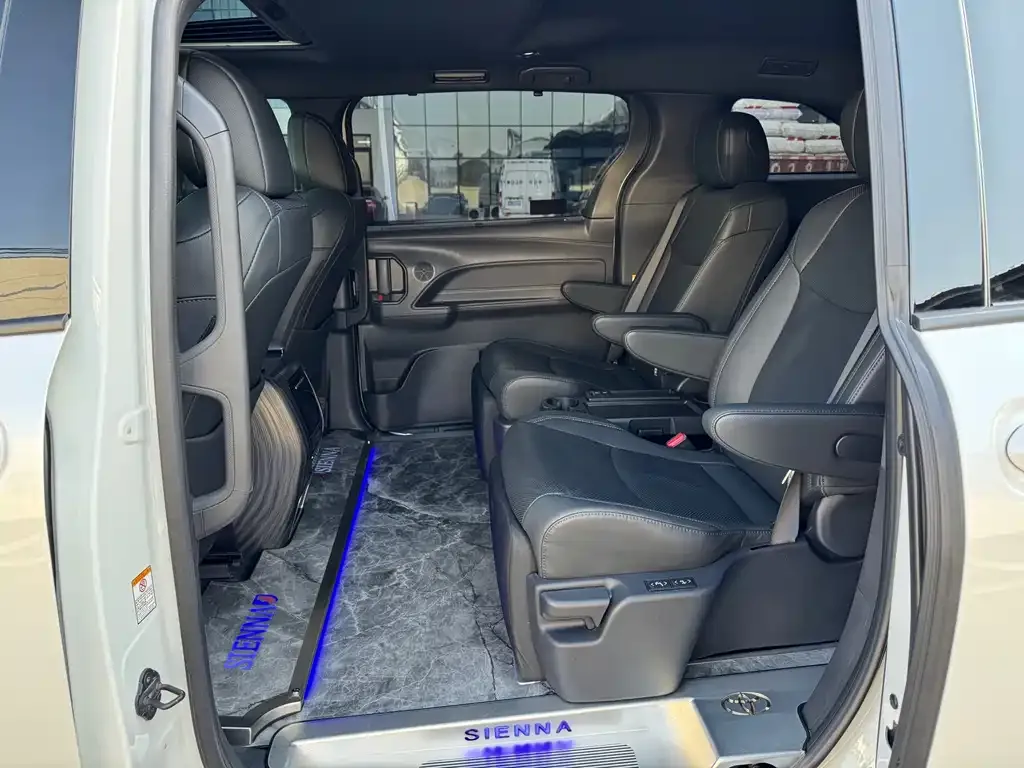Toyota Sienna 2024 из CN, фото 4