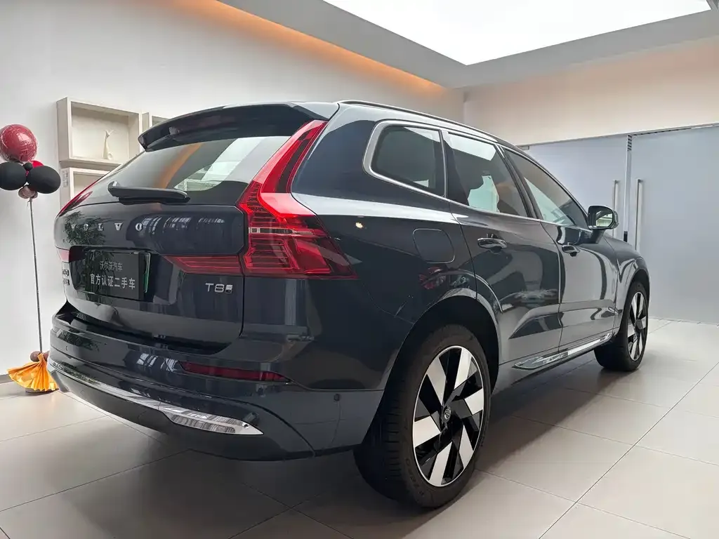 Volvo XC60 PHEV — фото 7
