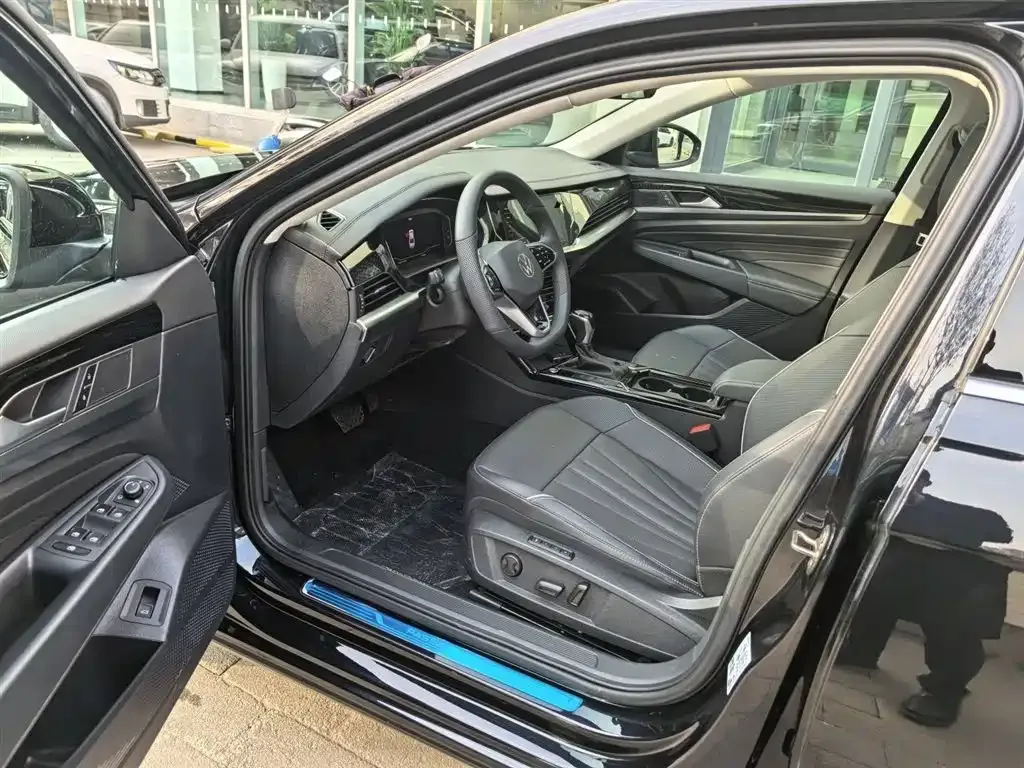 Volkswagen Passat 2024 из CN, фото 2