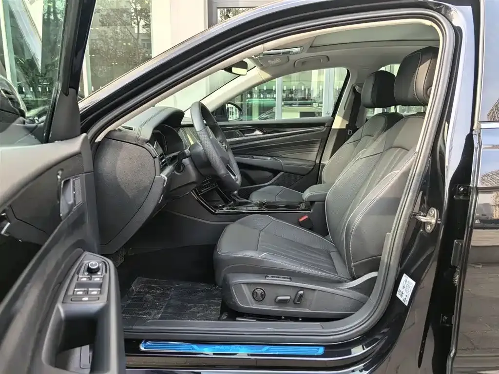 Volkswagen Passat 2024 из CN, фото 8