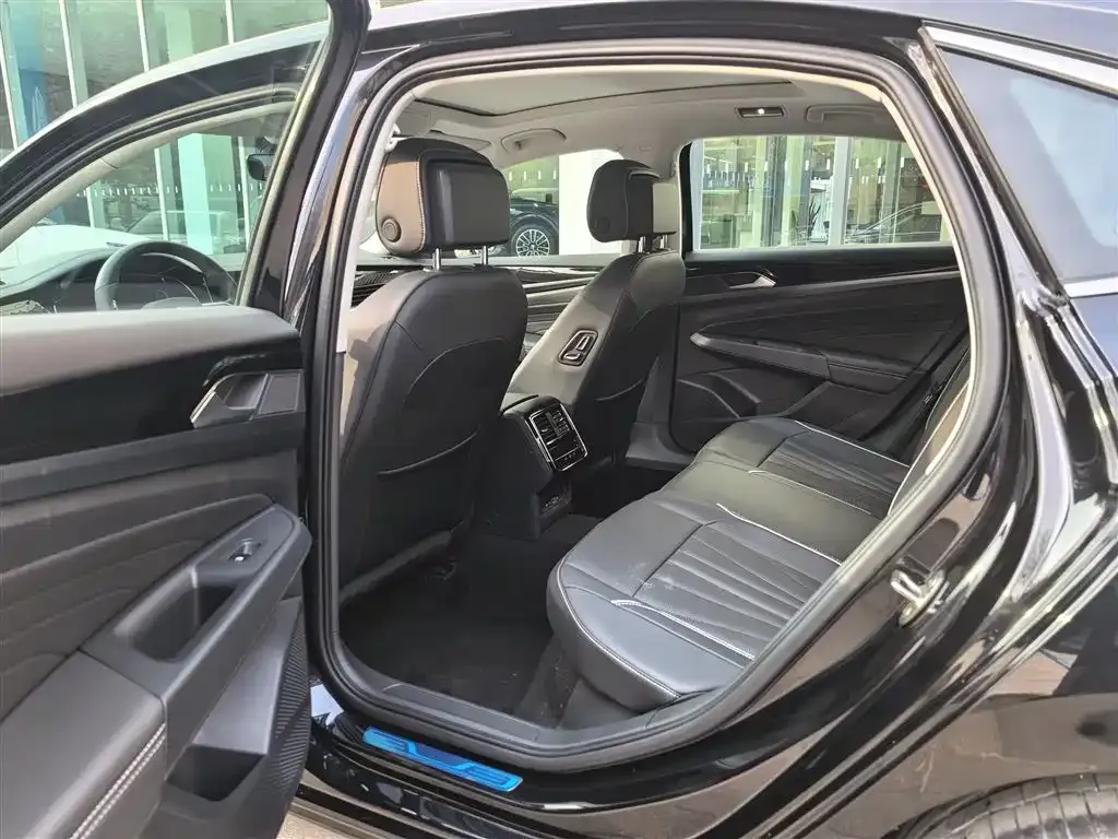 Volkswagen Passat 2024 из CN, фото 7