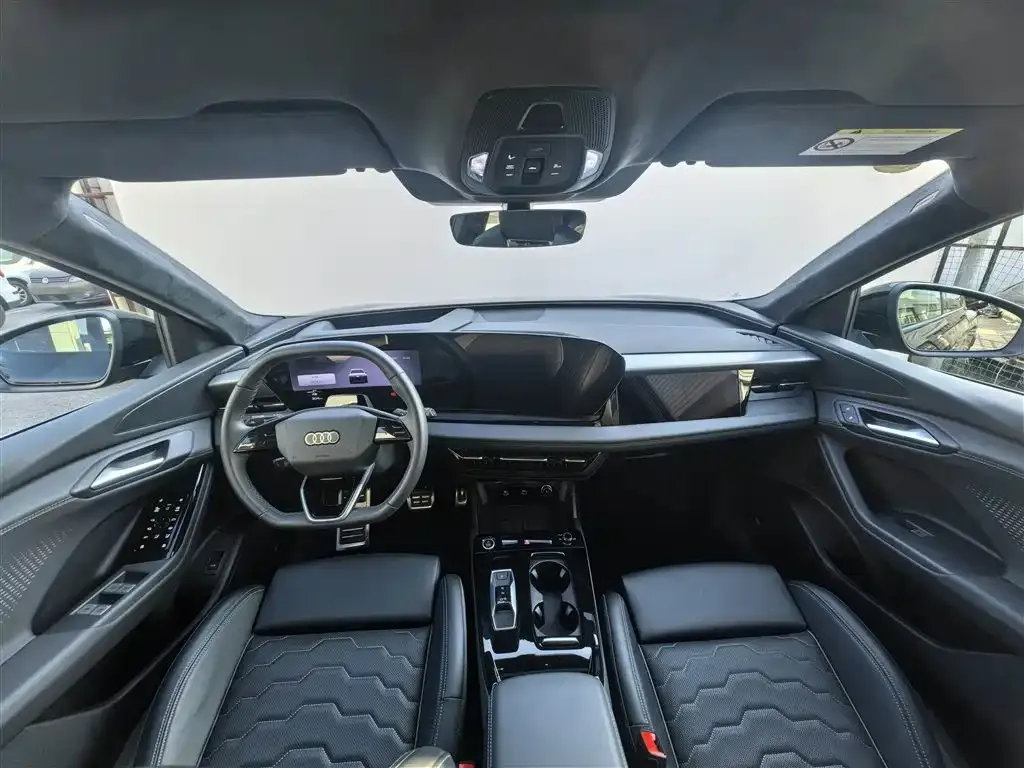 Audi Q6L e-tron — фото 2