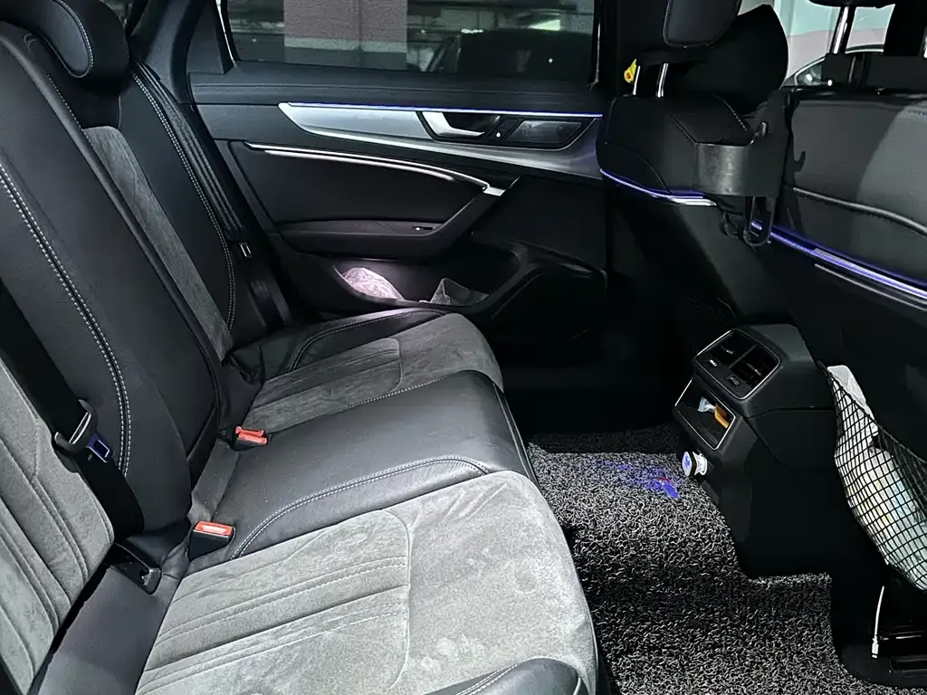 Audi A6L 2021 из CN, фото 10