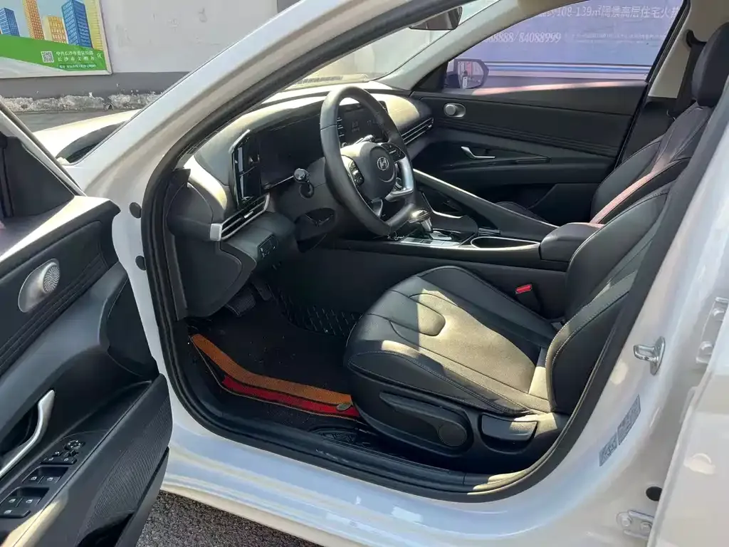 Hyundai Elantra 2023 из CN, фото 8