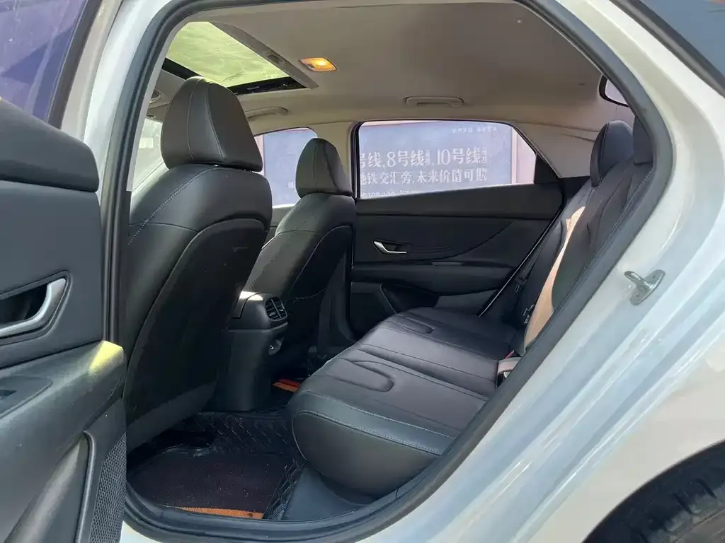 Hyundai Elantra 2023 из CN, фото 3