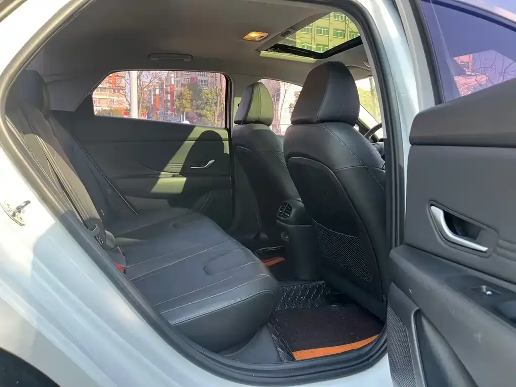 Hyundai Elantra 2023 из CN, фото 4