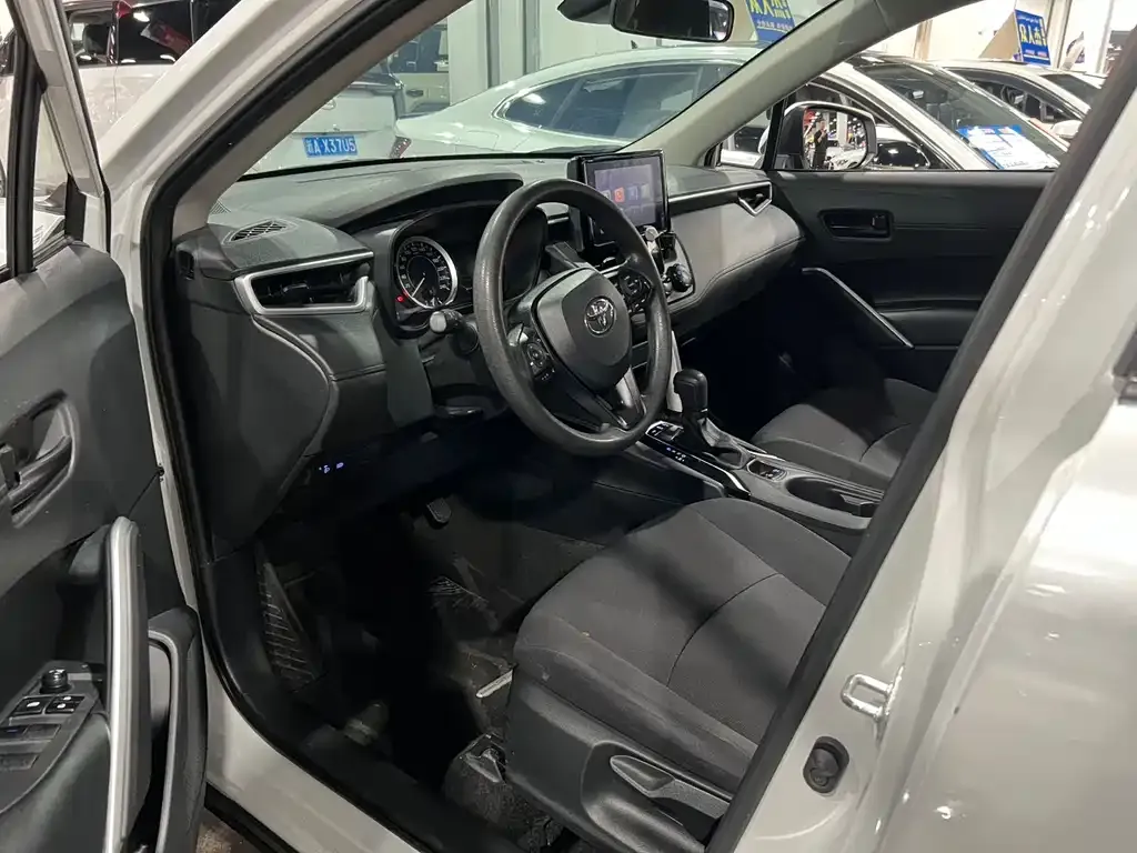 Toyota Corolla Cross 2023 из CN, фото 7