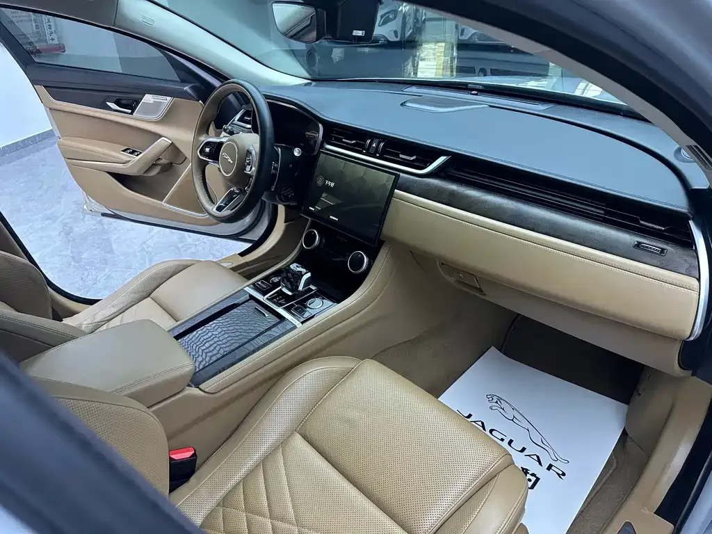 Jaguar XFL 2023 из CN, фото 10