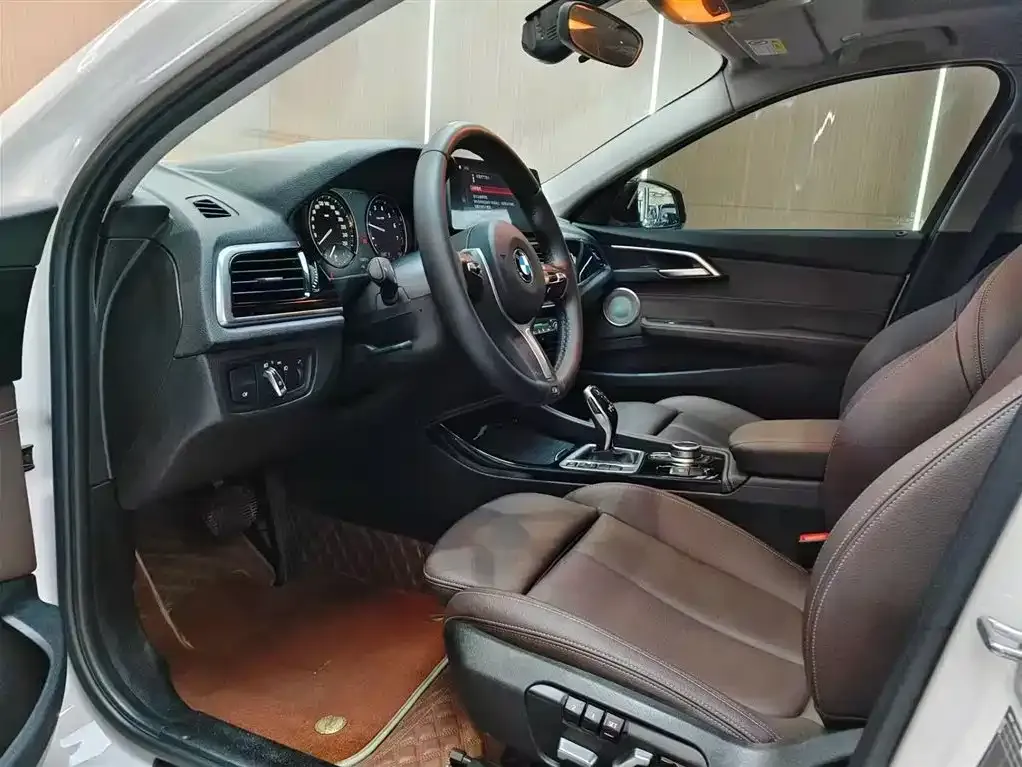 BMW 1 Series 2023 из CN, фото 7