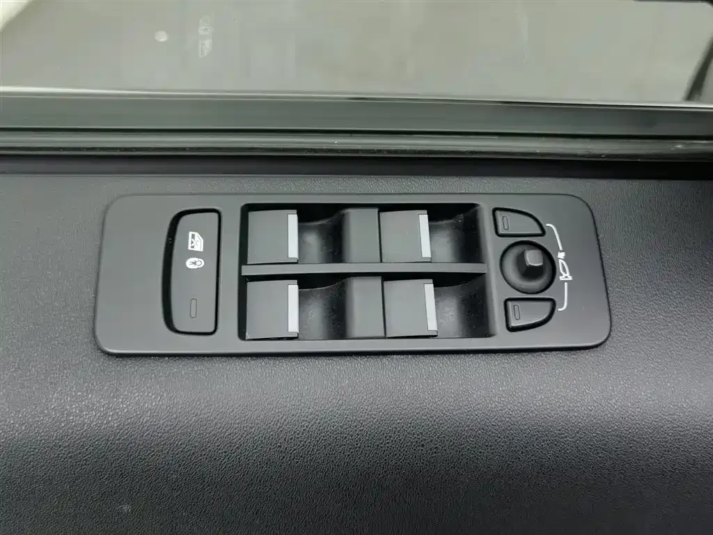 Land Rover Discovery Sport Hybrid 2021 из CN, фото 8