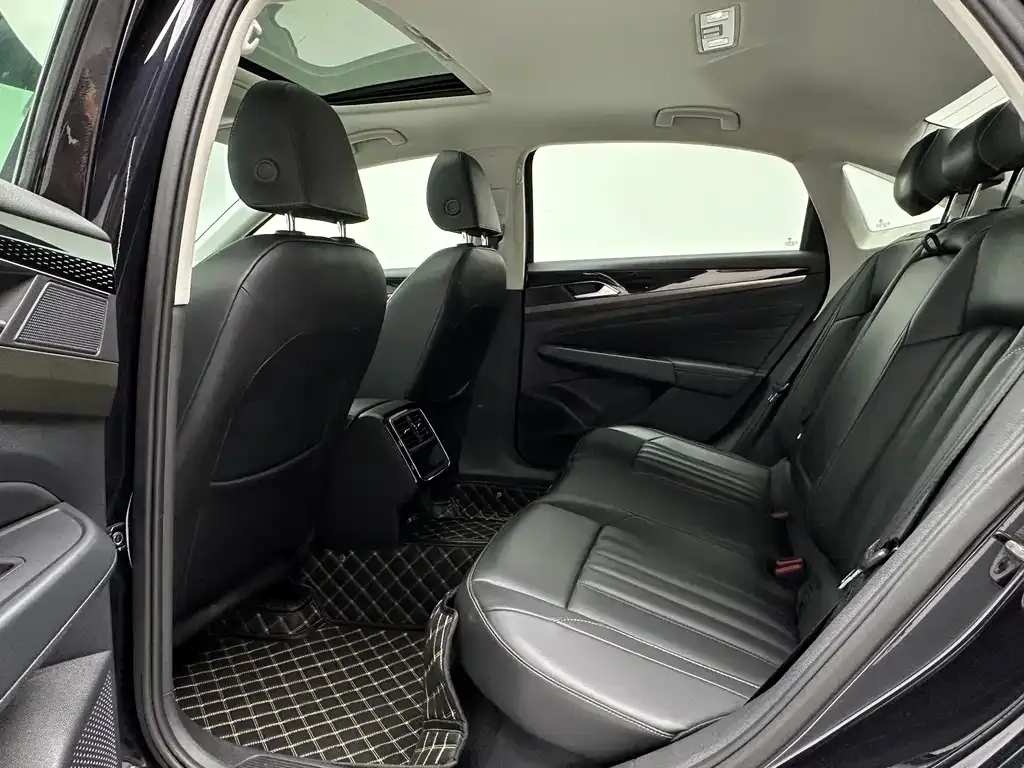 Volkswagen Passat 2021 из CN, фото 8