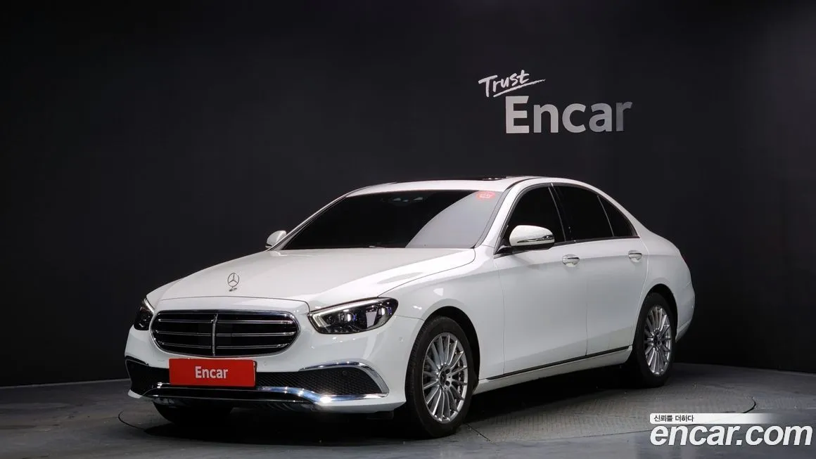 Mercedes-Benz E-Class — фото 1