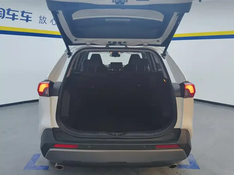 Toyota RAV4 2021 из CN, фото 2