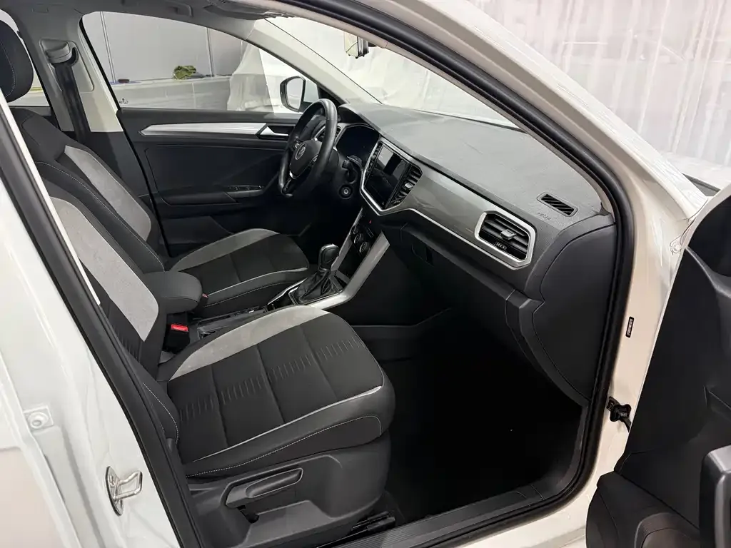 Volkswagen T-Roc 2022 из CN, фото 2