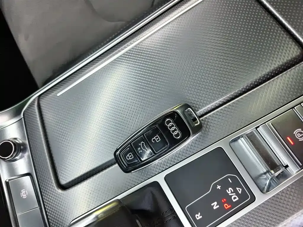 Audi A6L 2025 из CN, фото 2