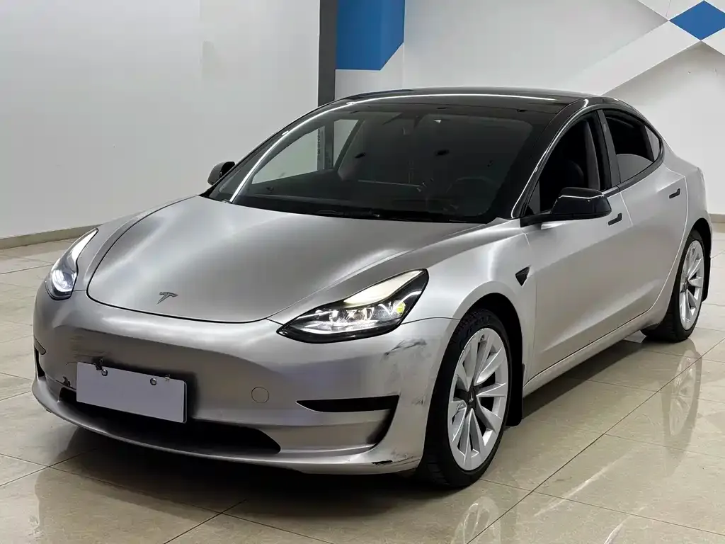 Tesla Model 3 — фото 1