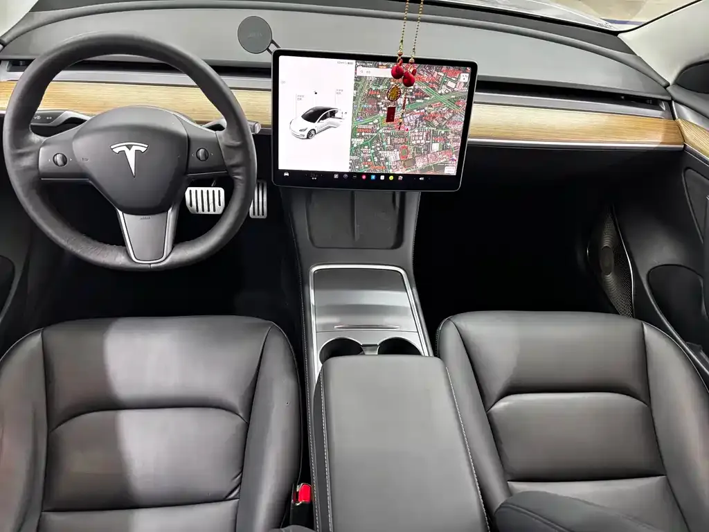 Tesla Model 3 — фото 7