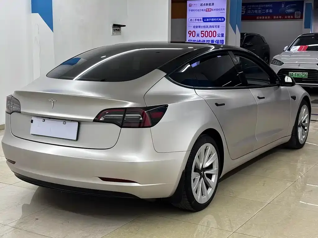 Tesla Model 3 — фото 3