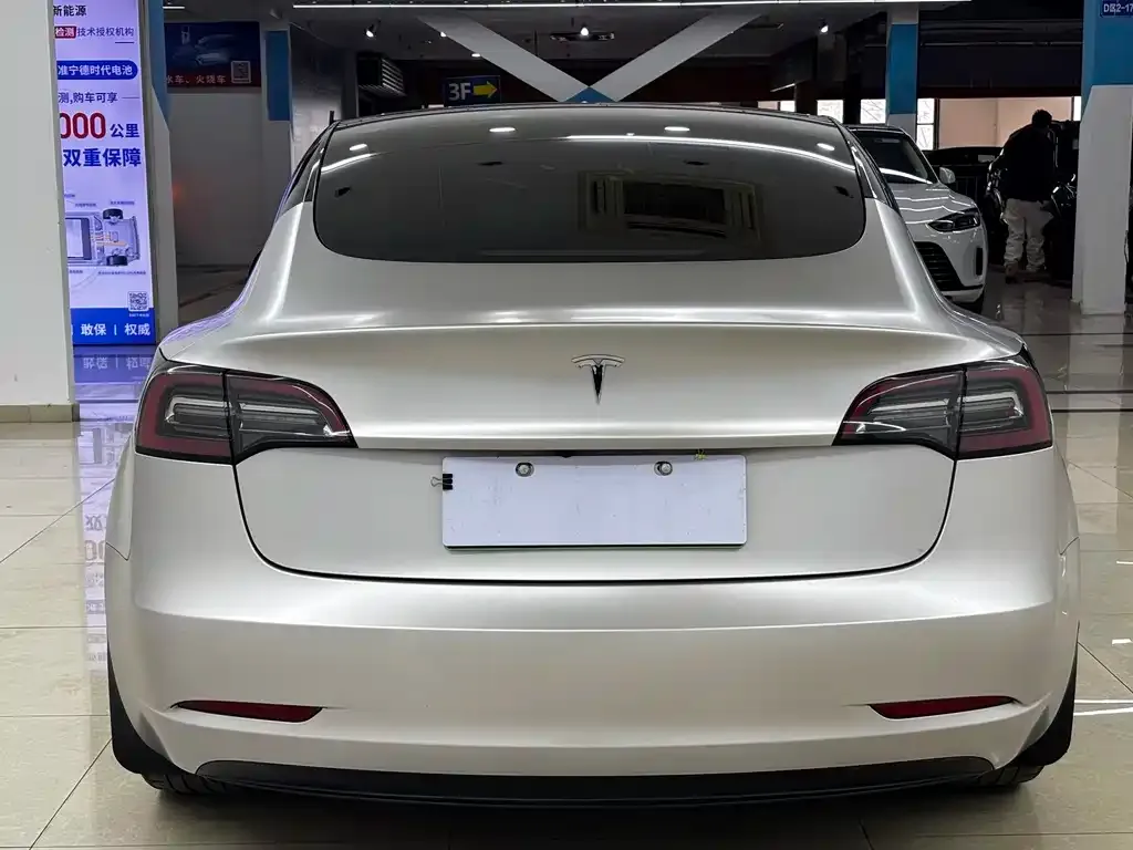 Tesla Model 3 — фото 8