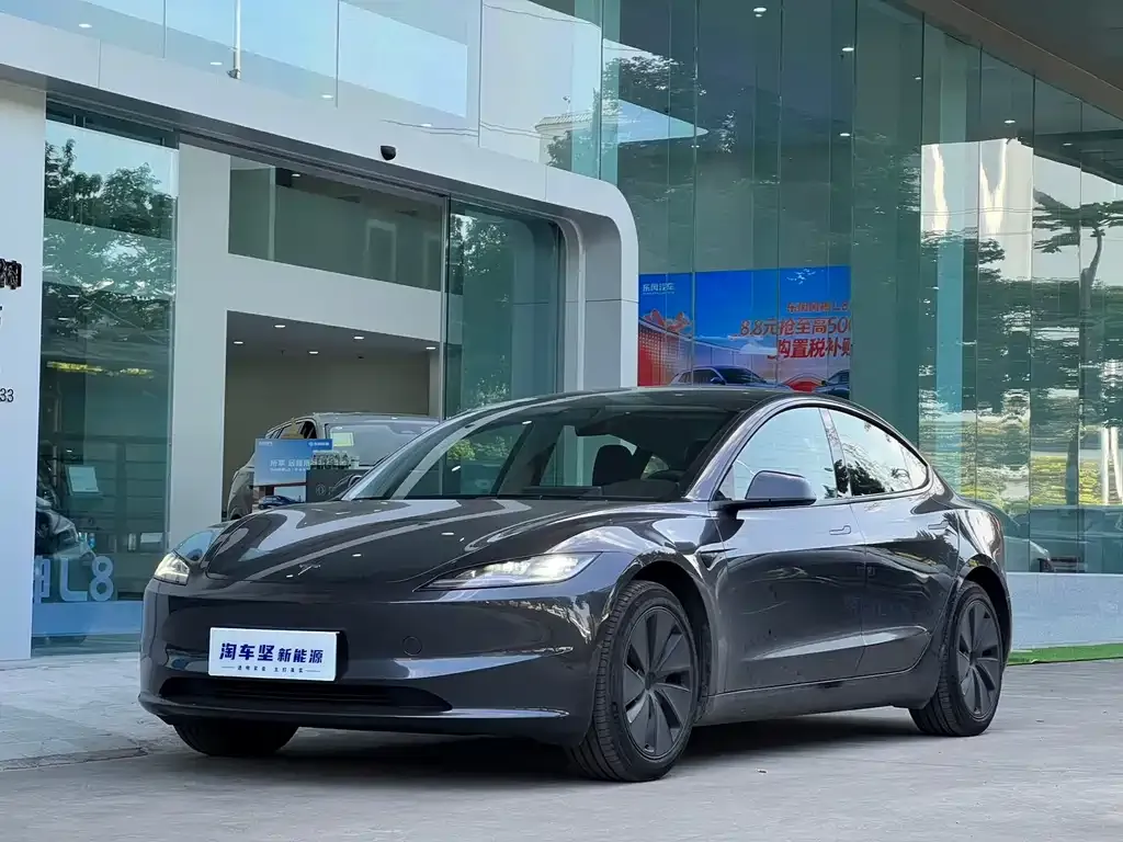 Tesla Model 3 — фото 1