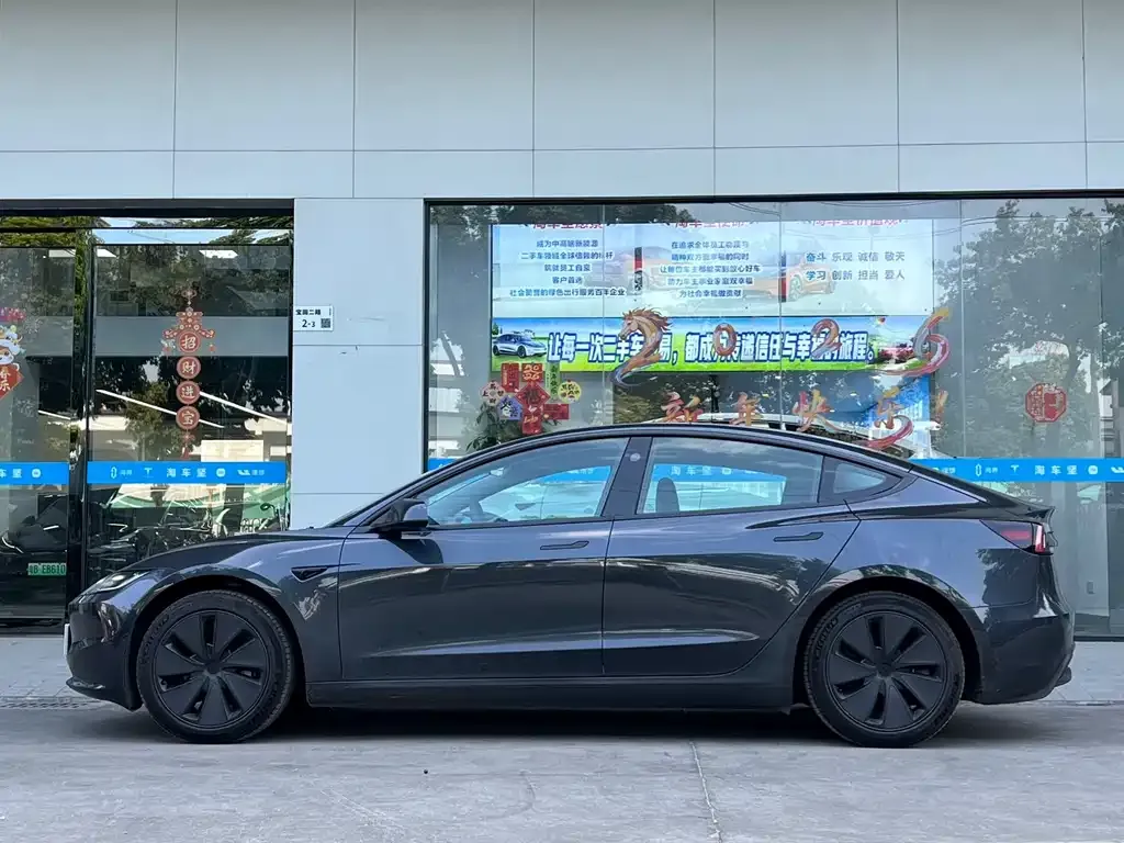 Tesla Model 3 — фото 7
