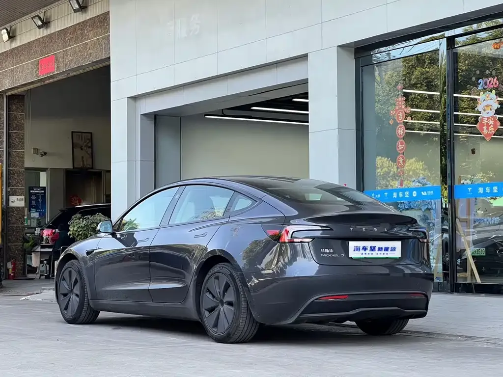 Tesla Model 3 — фото 8