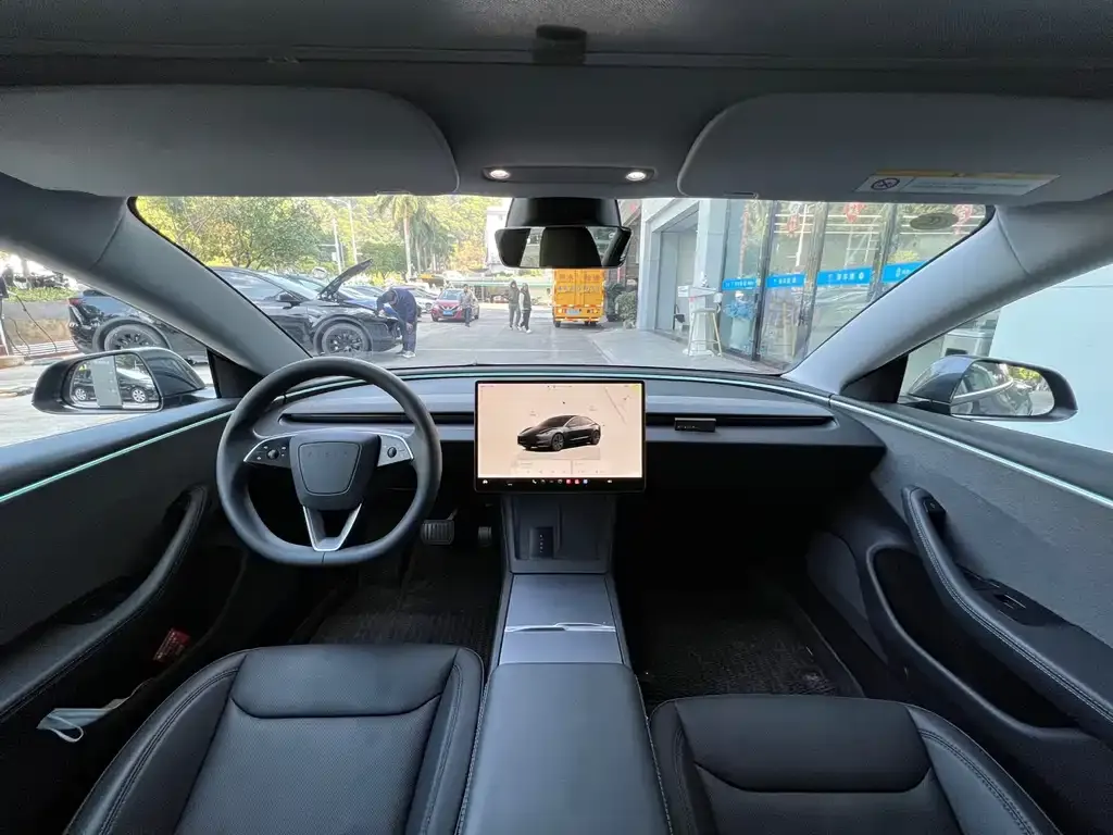 Tesla Model 3 — фото 4
