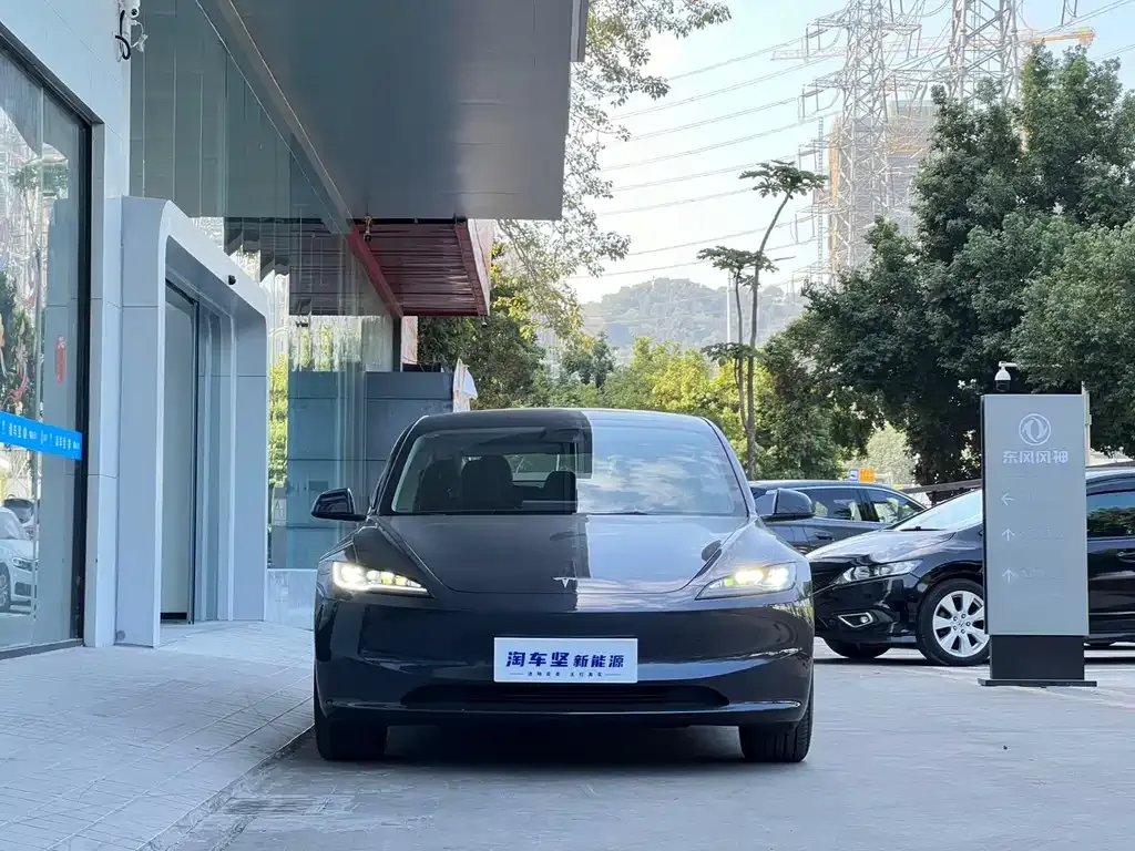 Tesla Model 3 — фото 3