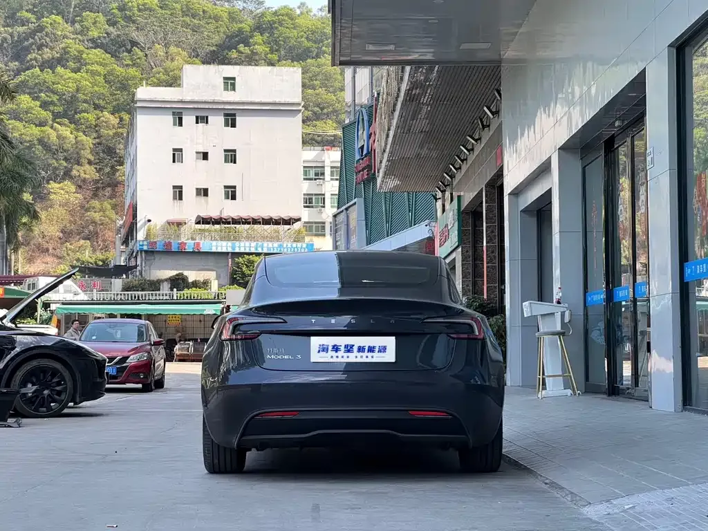 Tesla Model 3 — фото 5