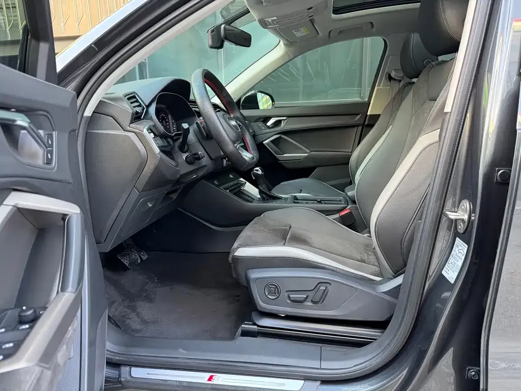Audi Q3 2021 из CN, фото 2