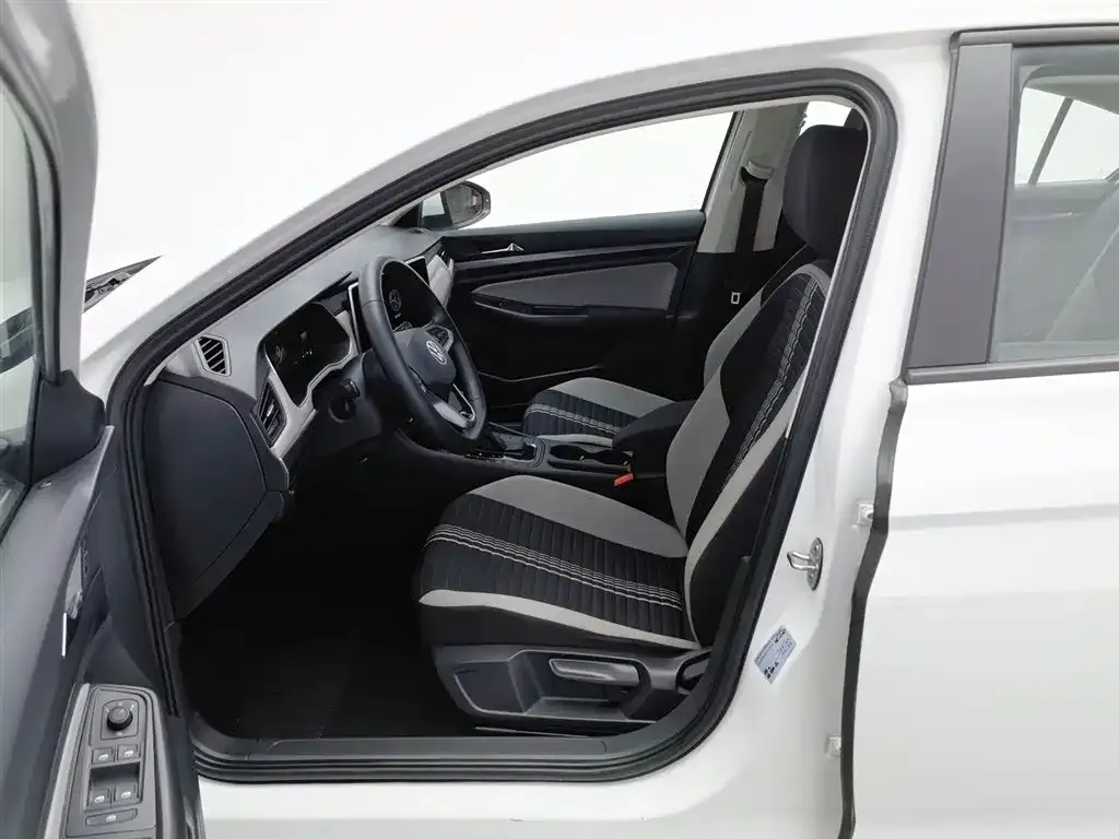 Volkswagen Bora 2024 из CN, фото 3