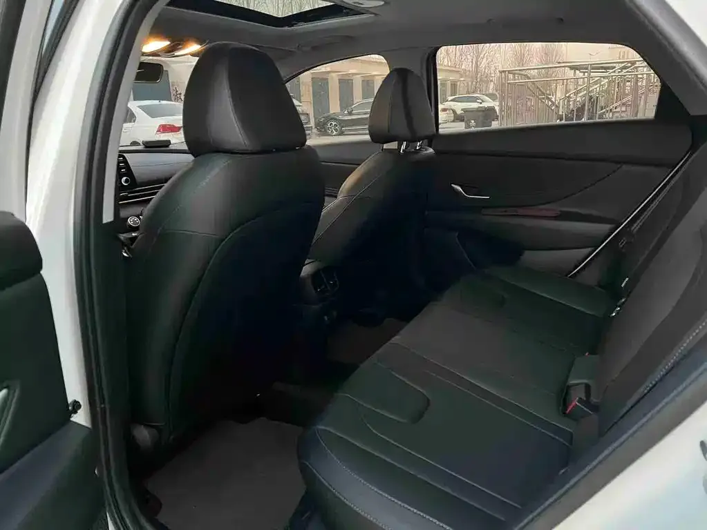 Hyundai Elantra 2025 из CN, фото 2