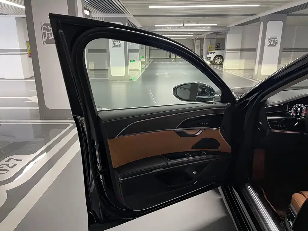 Audi A8 2023 из CN, фото 5