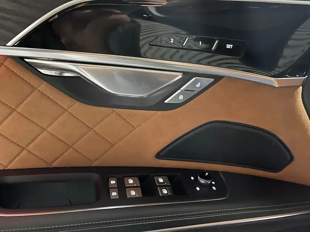 Audi A8 2023 из CN, фото 9