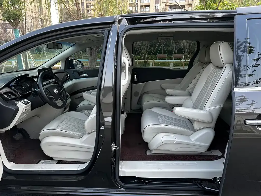 Buick GL8 2022 из CN, фото 3