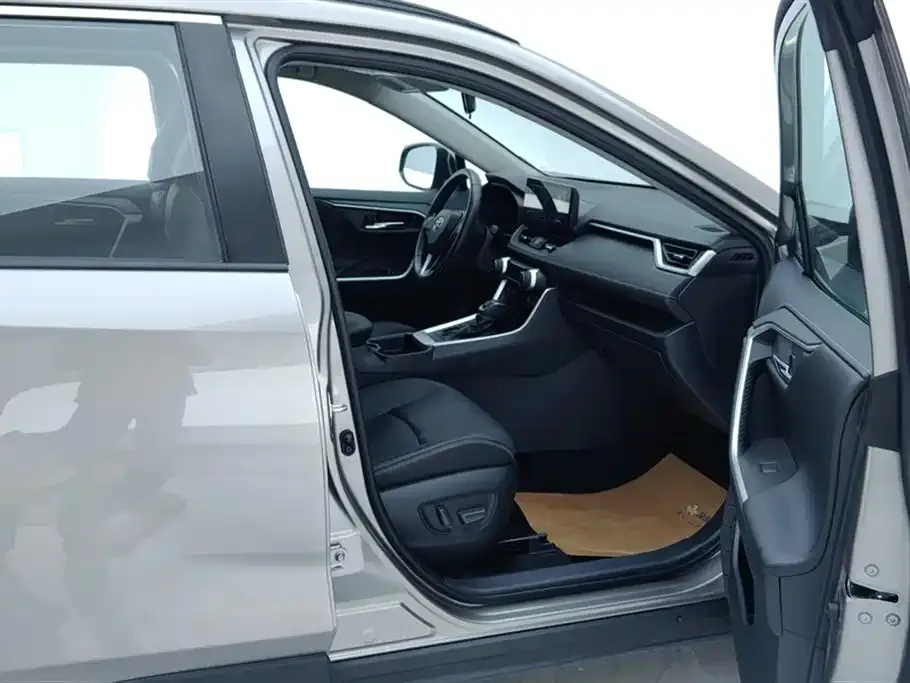 Toyota RAV4 2024 из CN, фото 5
